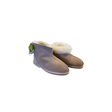 Load image into Gallery viewer, Style: Snugs - Classic ankle UGG boot. Wide fit with ankle support.  Colours Natural. Unisex sizes
