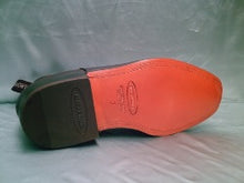 Load image into Gallery viewer, Chisel toe classic elastic side boot. All cow leather upper, lining &amp; sole by MACARTHUR
