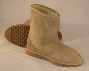 Style Husky - Mid calf length Ugg Boots. Wide fit. Unisex sizes. colours beige, chestnut