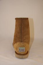 Load image into Gallery viewer, Style Husky - Mid calf length Ugg Boots. Wide fit. Unisex sizes. colours beige, chestnut
