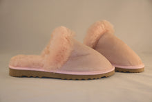 Load image into Gallery viewer, Ladies UGG scuff. Colour Natural &amp; Baby Pink
