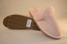 Load image into Gallery viewer, Ladies UGG scuff. Colour Natural &amp; Baby Pink
