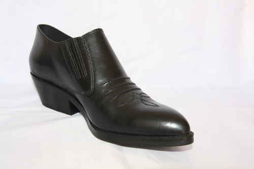 Ladies Shoeboot 2  black leather with a pointy toe, decorative stitching on the toe. 2 inch cuban heel. Flexible resin rubber sole
