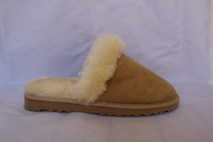 Ladies UGG scuff. Colour Natural & Baby Pink