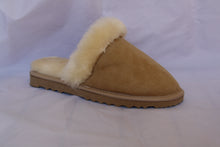 Load image into Gallery viewer, Ladies UGG scuff. Colour Natural &amp; Baby Pink
