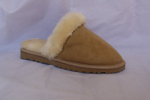 Ladies UGG scuff. Colour Natural & Baby Pink