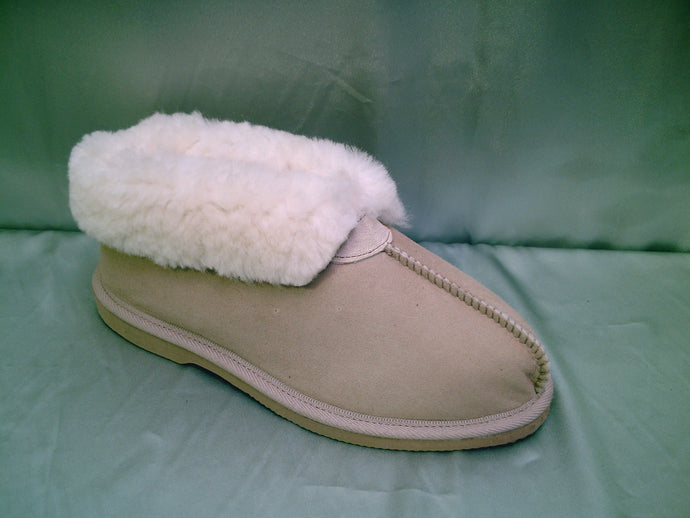 Sophie. Short Ladies Slipper. Pure sheepskin wool. Natural