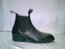 Load image into Gallery viewer, Chisel toe classic elastic side boot. All cow leather upper, lining &amp; sole by MACARTHUR
