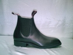 Chisel toe classic elastic side boot. All cow leather upper, lining & sole by MACARTHUR